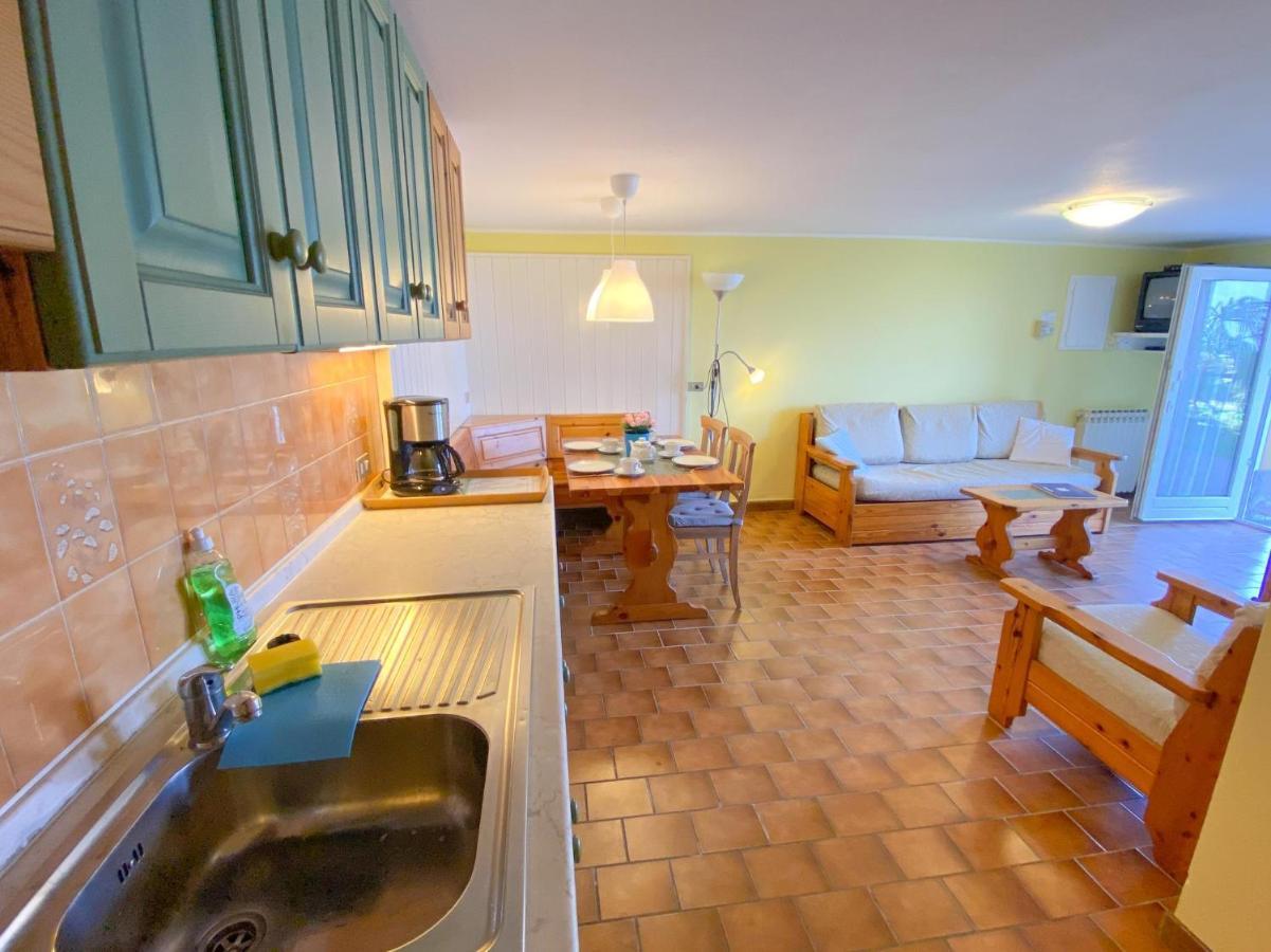 Bellavista A Garten Appartement Mit Pool Colico Exterior photo