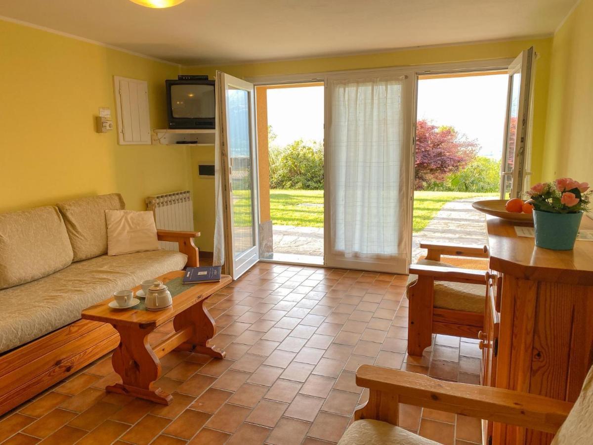 Bellavista A Garten Appartement Mit Pool Colico Exterior photo